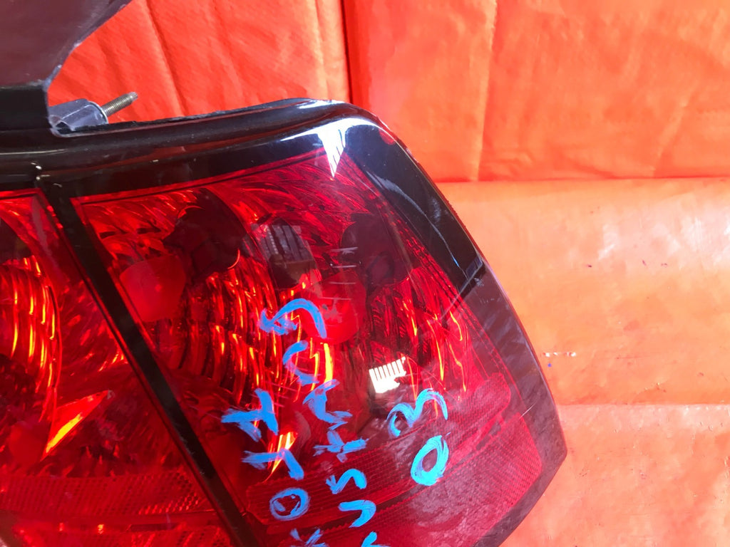 OEM 2003 03 FORD MUSTANG PASSENGER RIGHT TAIL LIGHT LAMP R RH5