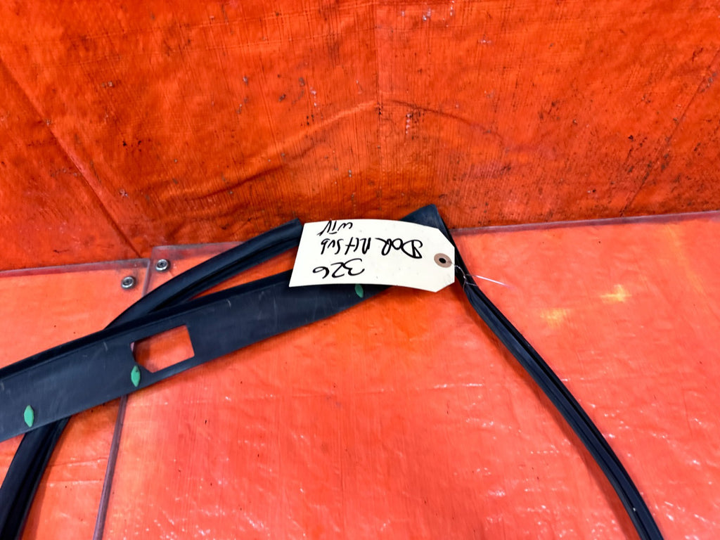 90 91 HONDA CIVIC HATCHBACK   RIGHT DOOR WINDOW GLASS SUB SEAL   OEM 3276