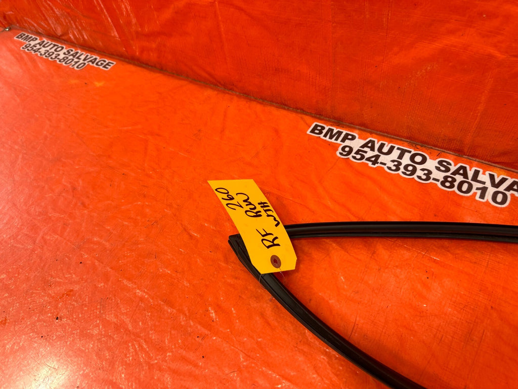 06 11 HONDA CIVIC COUPE PASSENGER RIGHT FRONT WINDOW GLASS RUN CHANNEL OEM #2607