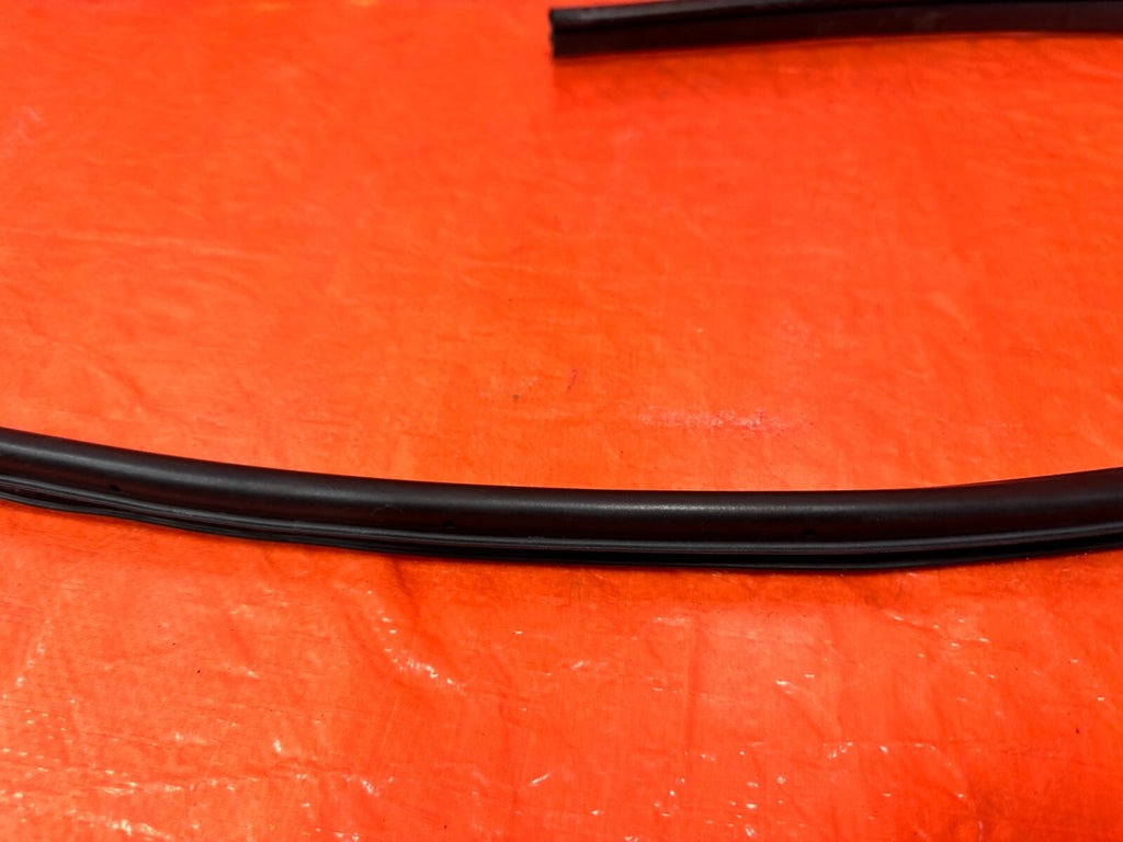 13 20 SUBARU BRZ   CHASSIS TO DOOR OPEN TRIM RUBBER STRIP RIGHT FRONT OEM #2924