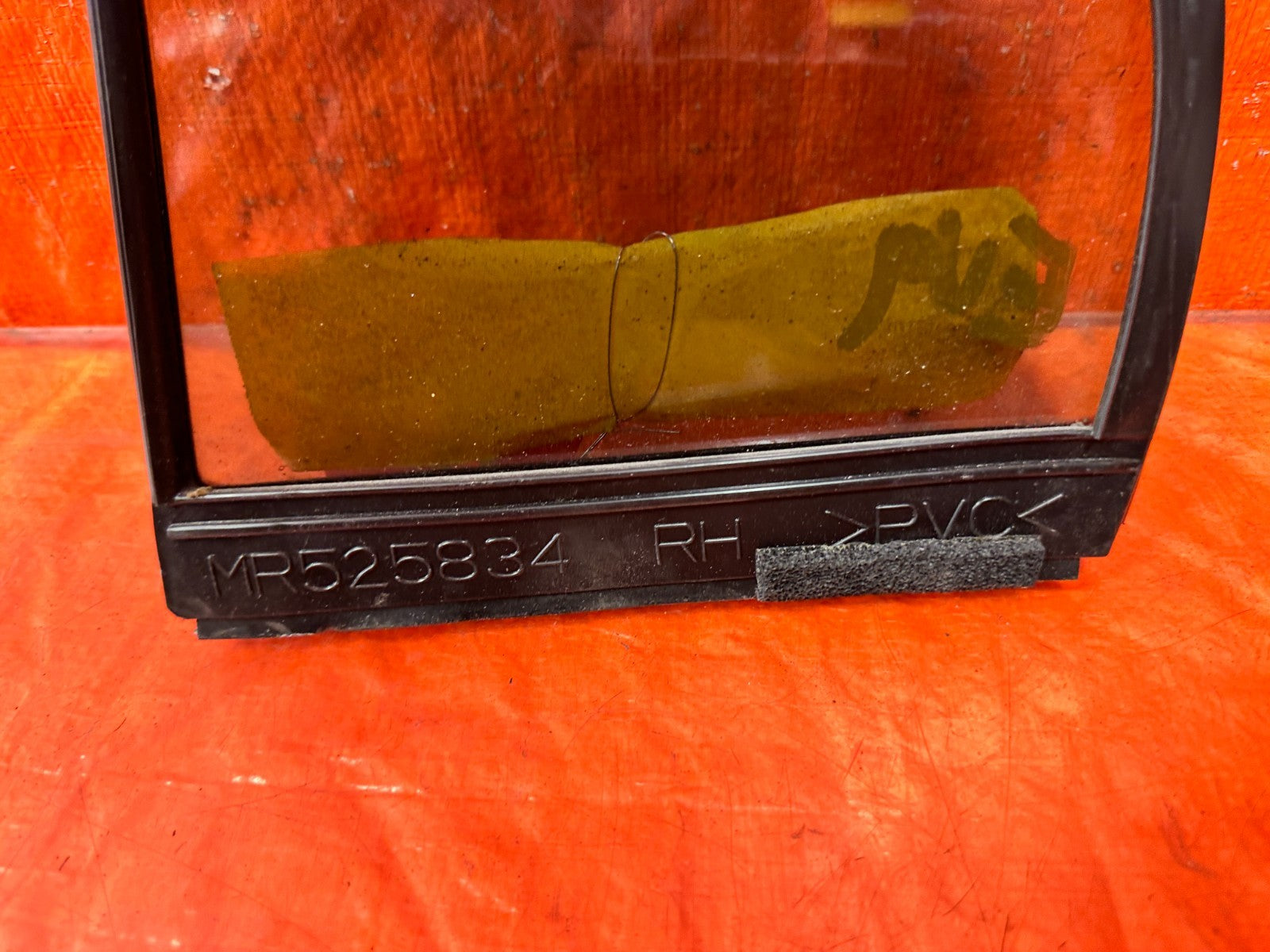 03 05 LANCER EVOLUTION EVO VIII IX 8 9   PASSENGER RIGHT REAR   DOOR VENT GLASS2
