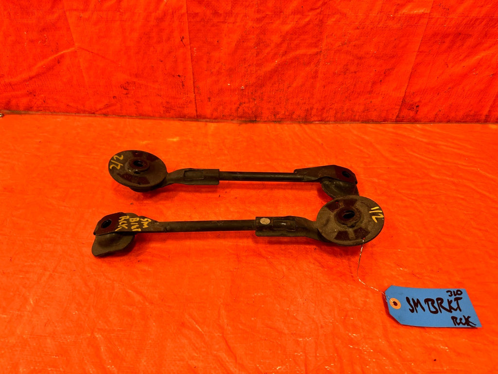 08 15 INFINITI G37 COUPE & CONVERTIBLE   LEFT AND RIGHT REAR SUBFRAME BRACKETS0