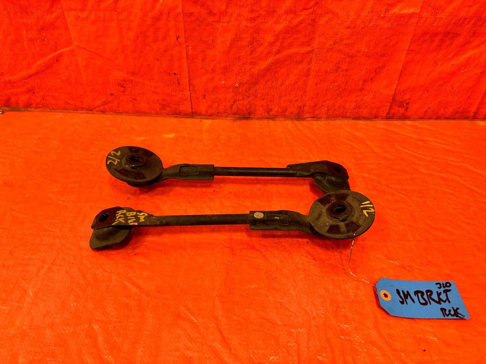 08 15 INFINITI G37 COUPE & CONVERTIBLE   LEFT AND RIGHT REAR SUBFRAME BRACKETS0