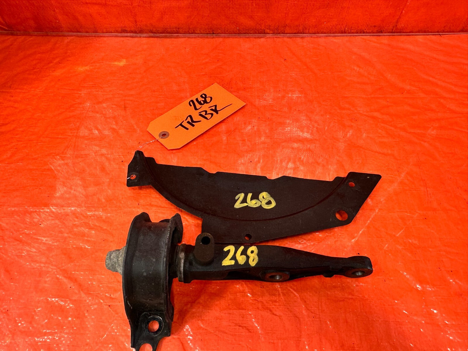 96 01 ACURA INTEGRA   AUTOMATIC LOWER TRANSMISSION TORQUE MOUNT BRACKET OEM #2680