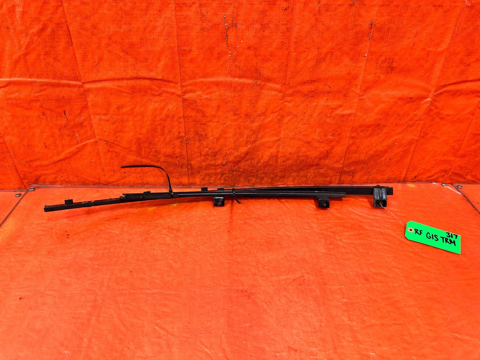 90 91 HONDA CIVIC HATCHBACK   RIGHT WINDOW GLASS GUIDE 2 PIECE SET OEM 3170