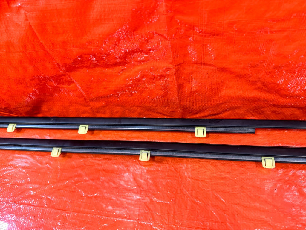 12 15 HONDA CIVIC COUPE   FRONT & REAR / LEFT & RIGHT EXTERIOR WINDOW GLASS TRIM7