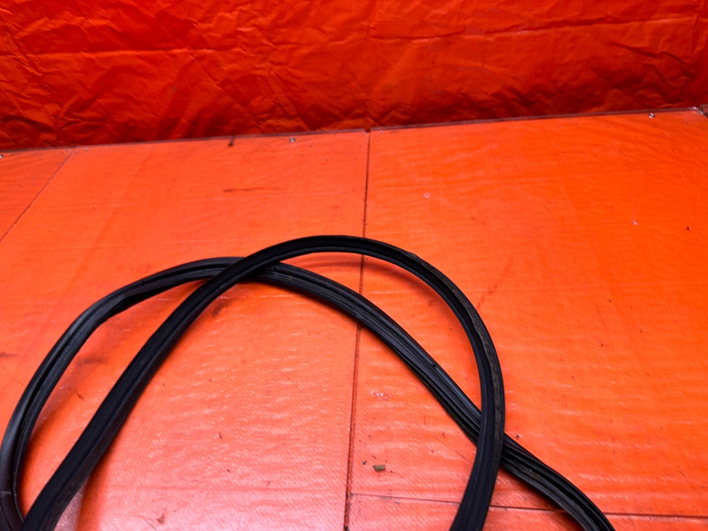97 01 HONDA PRELUDE 2.2L REAR TRUNK DECKLID WEATHER STRIP RUBBER SEAL OEM #3367