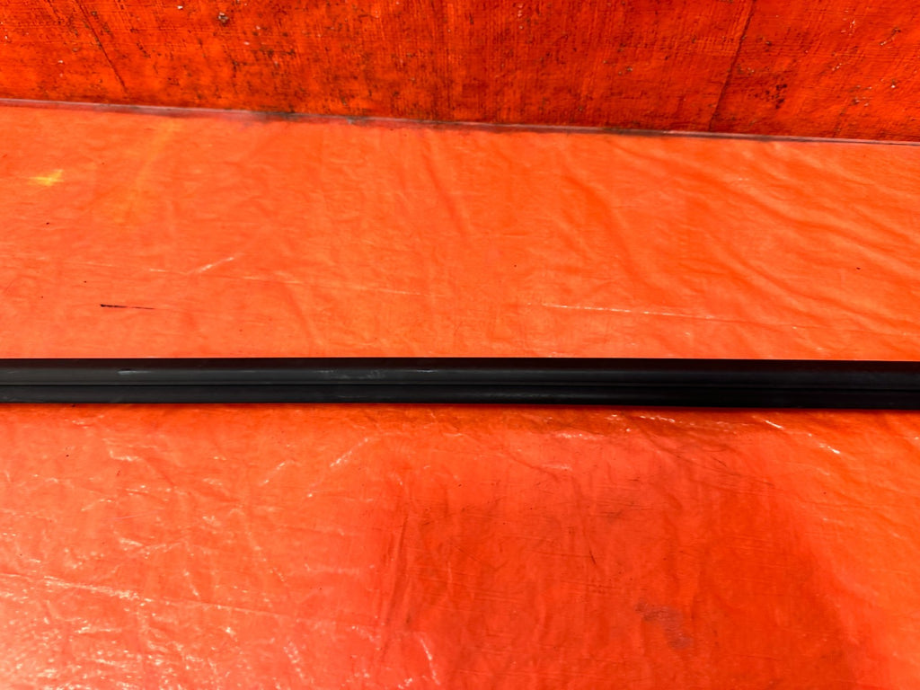 08 15 INFINITI G37 & Q60 COUPE   DRIVER LEFT EXTERIOR WINDOW GLASS TRIM   OEM 326