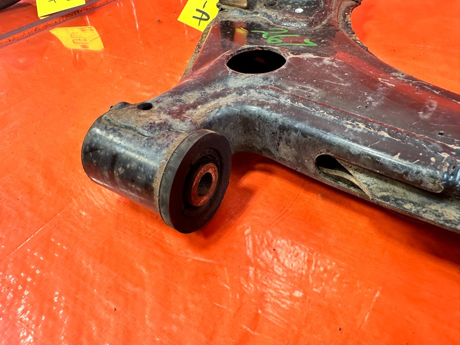 90 95 MAZDA MX 5 MIATA   PASSENGER RIGHT FRONT LOWER CONTROL ARM   OEM #2676