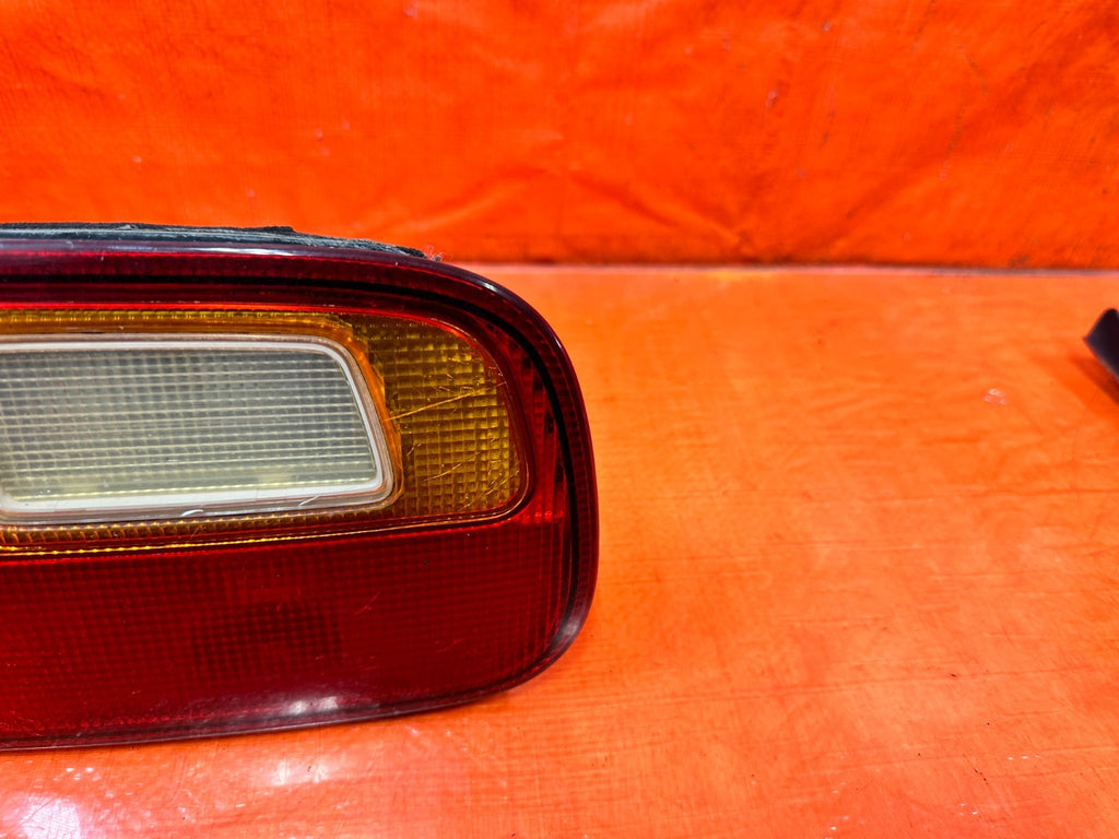 92 95 HONDA CIVIC   2D COUPE   LEFT   INNER TAIL LIGHT LAMP   OEM 3271