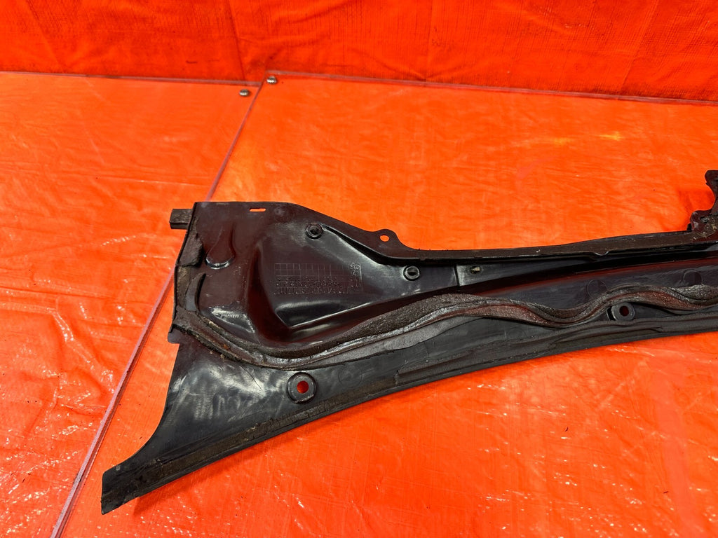 93 97 HONDA DEL SOL  WINDSHIELD WIPER COWL TRIM PLASTIC   OEM FACTORY #27221