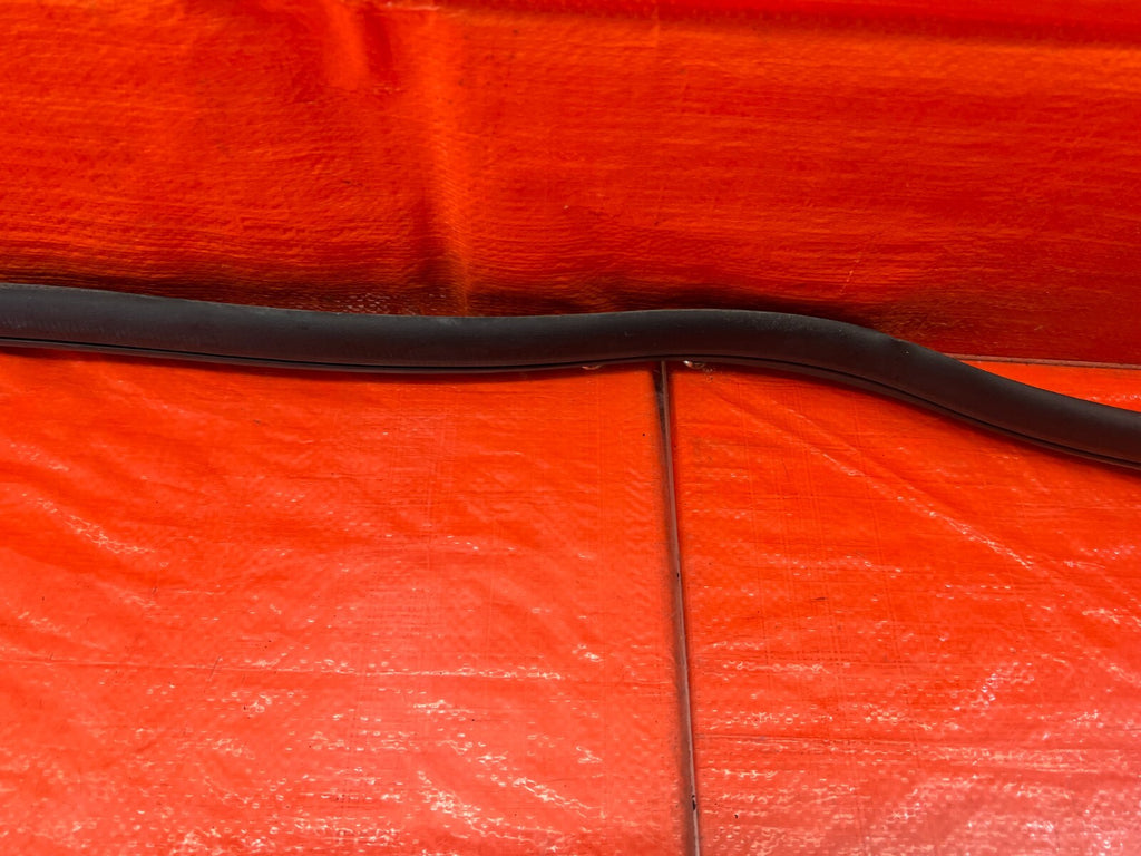 04 08 ACURA TSX   RIGHT REAR   DOOR TO CHASSIS WEATHER STRIP OPEN TRIM OEM #20913