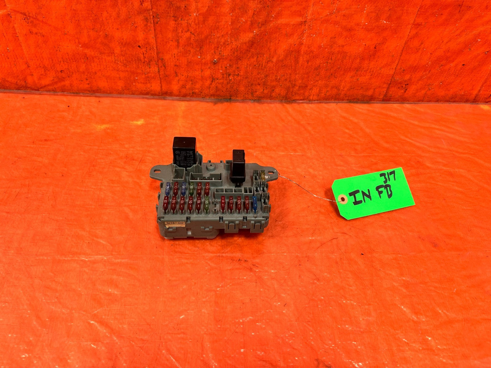 90 91 HONDA CIVIC HATCHBACK   INTERIOR CABIN UNDER DASH FUSE BOX PANEL   OEM 3170