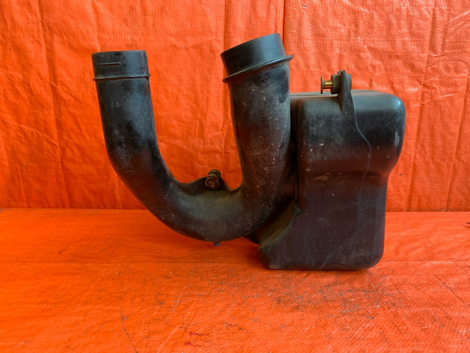 OEM 1994 94 HONDA DEL SOL   LOWER AIR INTAKE BOX RESONATOR CHAMBER5