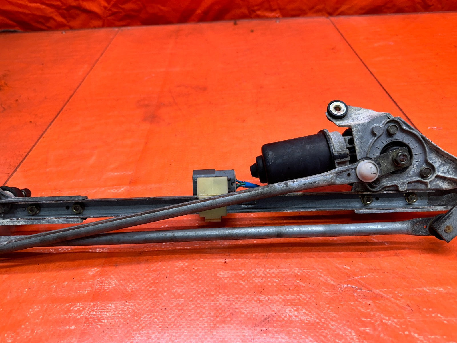 94 01 ACURA INTEGRA FRONT WINDSHIELD WIPER MOTOR AND LINKAGE OEM #33111