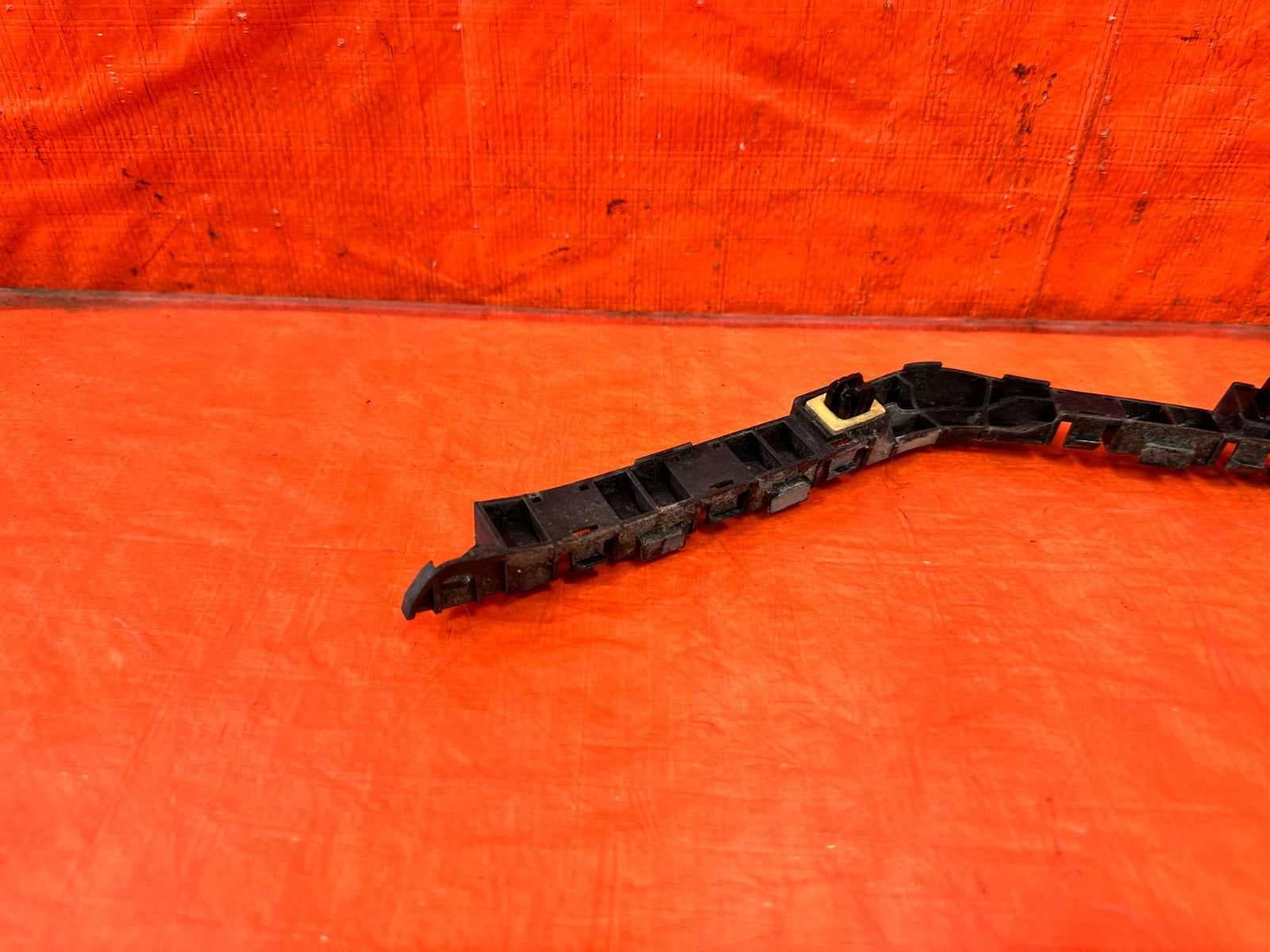 09 14 ACURA TSX   PASSENGER RIGHT REAR BUMPER RETAINER BRACKET CLIP   OEM #3051