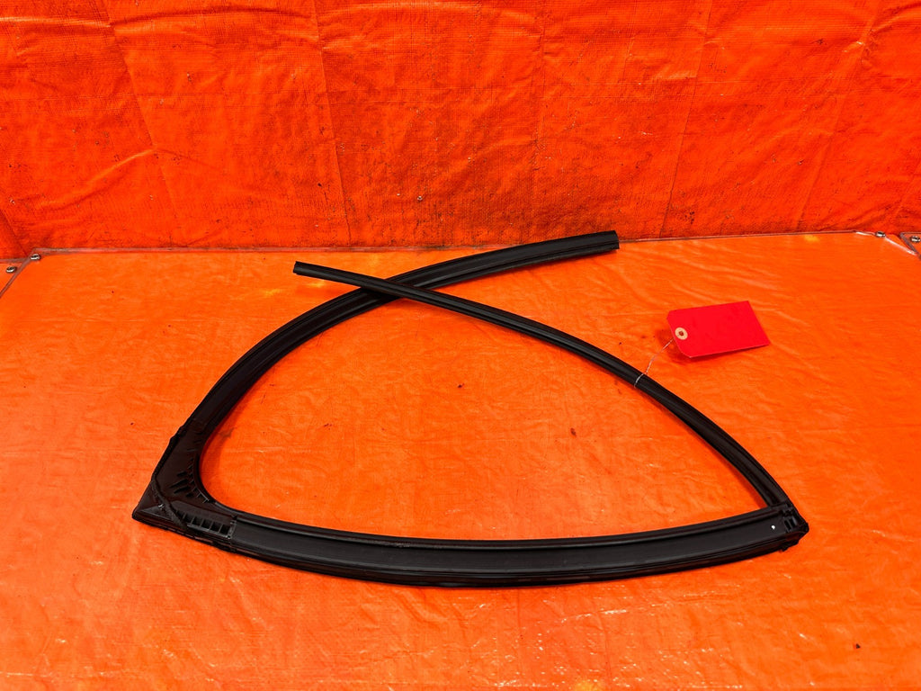 14 20 INFINITI Q50   DRIVER LEFT REAR WINDOW GLASS RUN CHANNEL   OEM 3141