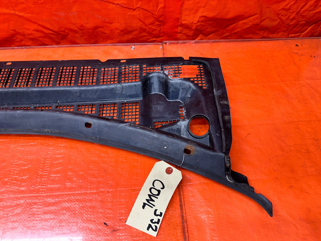 92 96 HONDA PRELUDE FRONT WINDSHIELD WIPER COWL OEM #3329