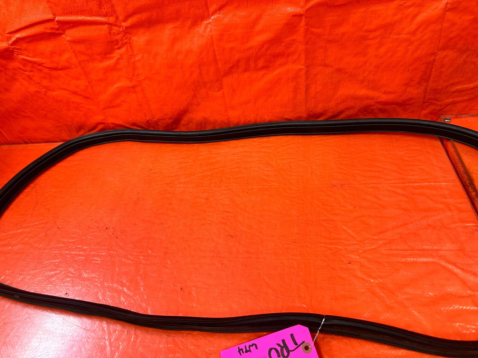 04 08 NISSAN 350Z CONVERTIBLE   REAR TRUNK WEATHER STRIP GASKET SEAL   OEM 2626