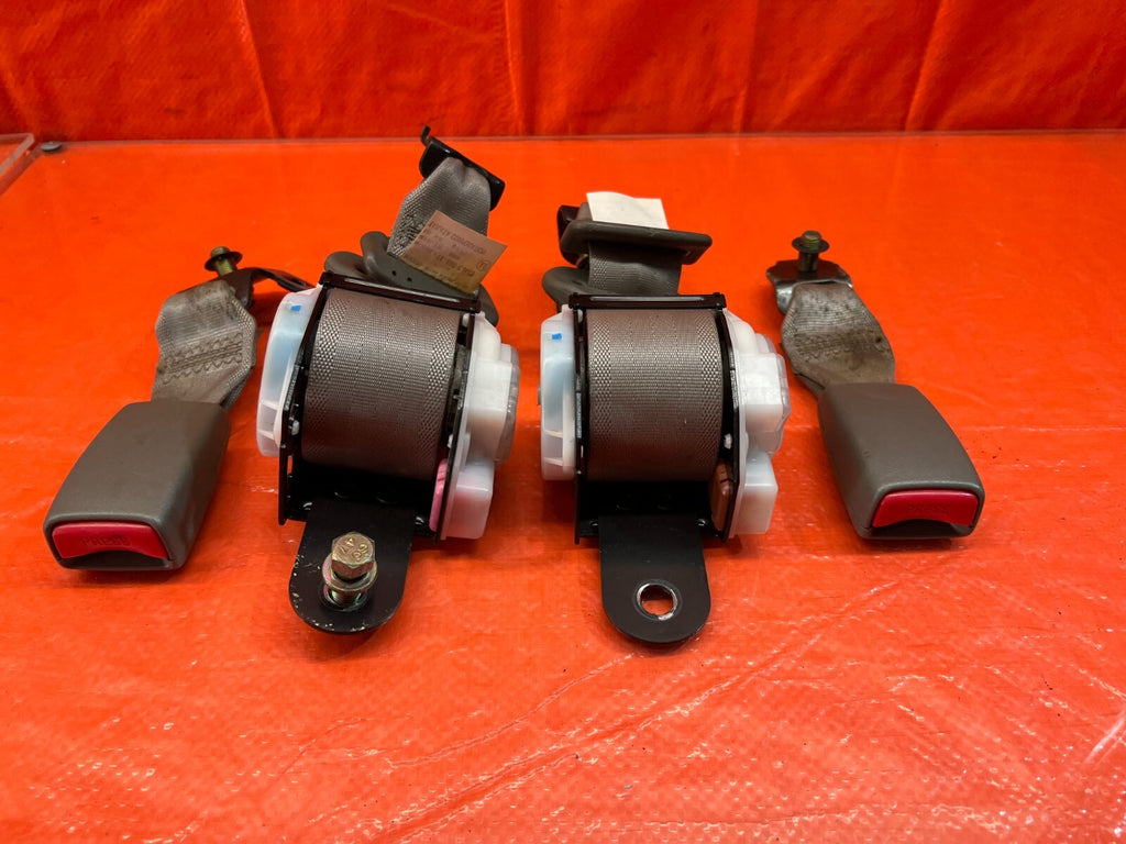 02 06 ACURA RSX TYPE S & BASE   REAR SEAT BELT SET LEFT RIGHT   TAN   OEM #1337