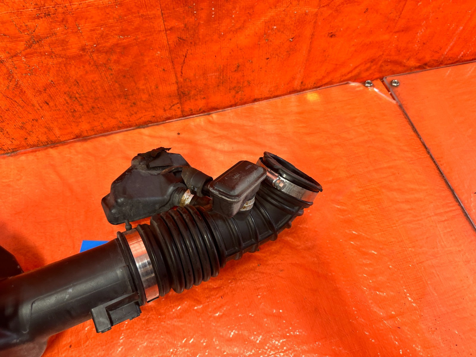 08 15 INFINITI G37 Q60 3.7L LEFT DRIVER AIR CLEANER INTAKE FILTER BOX OEM #3298
