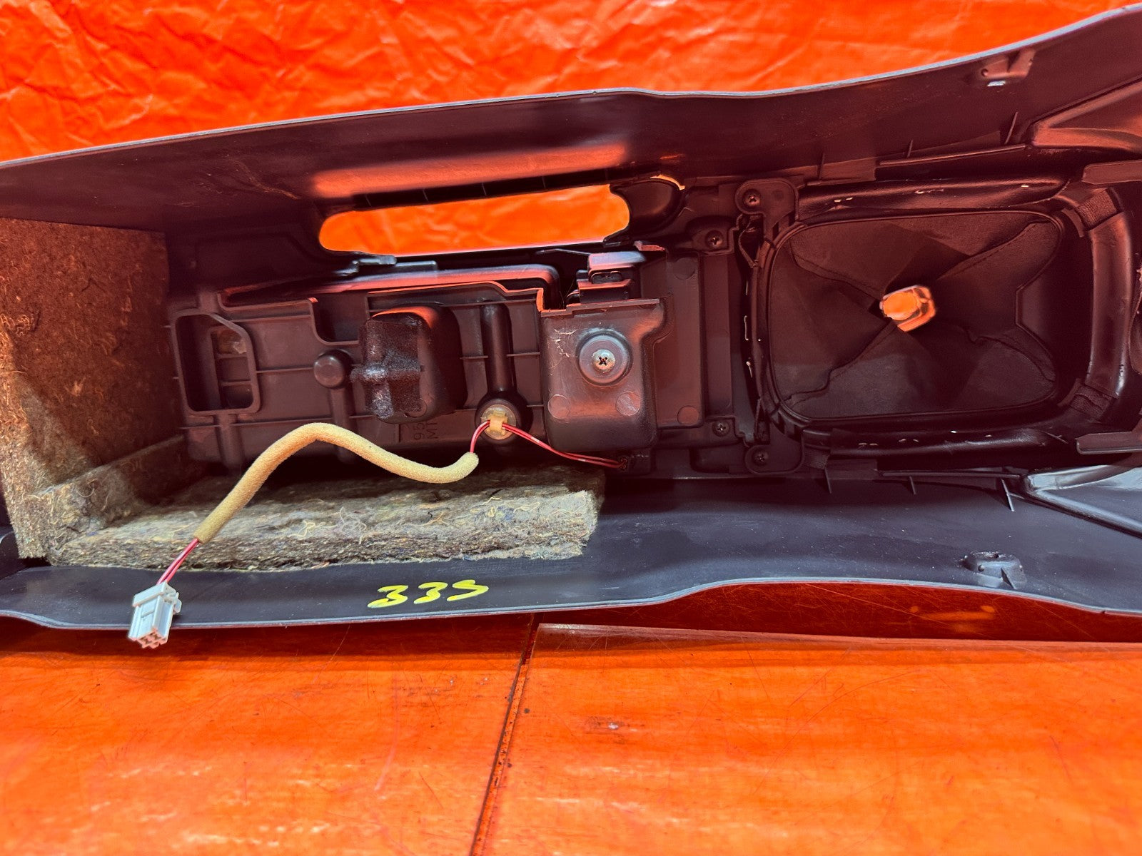 97 01 HONDA PRELUDE 5 SPEED MANUAL CENTER CONSOLE SHIFTER TRIM BEZEL OEM #33514