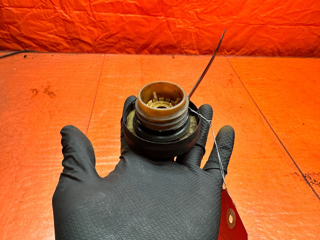 92 95 HONDA CIVIC EX 1.6L   FUEL FILLER DOOR GAS CAP   OEM FACTORY #3335