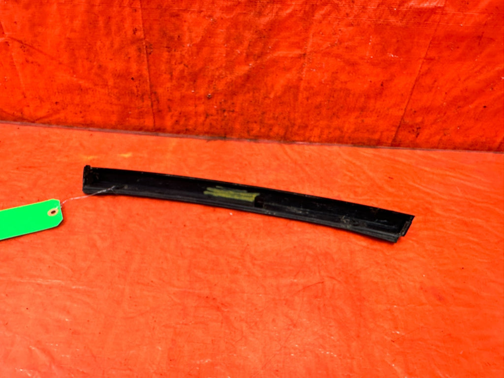 90 91 HONDA CIVIC HATCHBACK   RIGHT CENTER PILLAR TRIM   73890 SH0 A10 OEM 3171