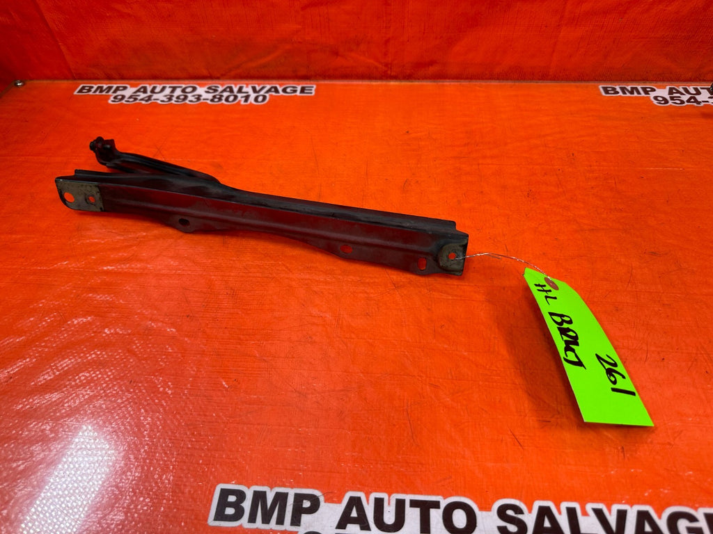02 10 LEXUS SC430   BRACKET   OEM #2610