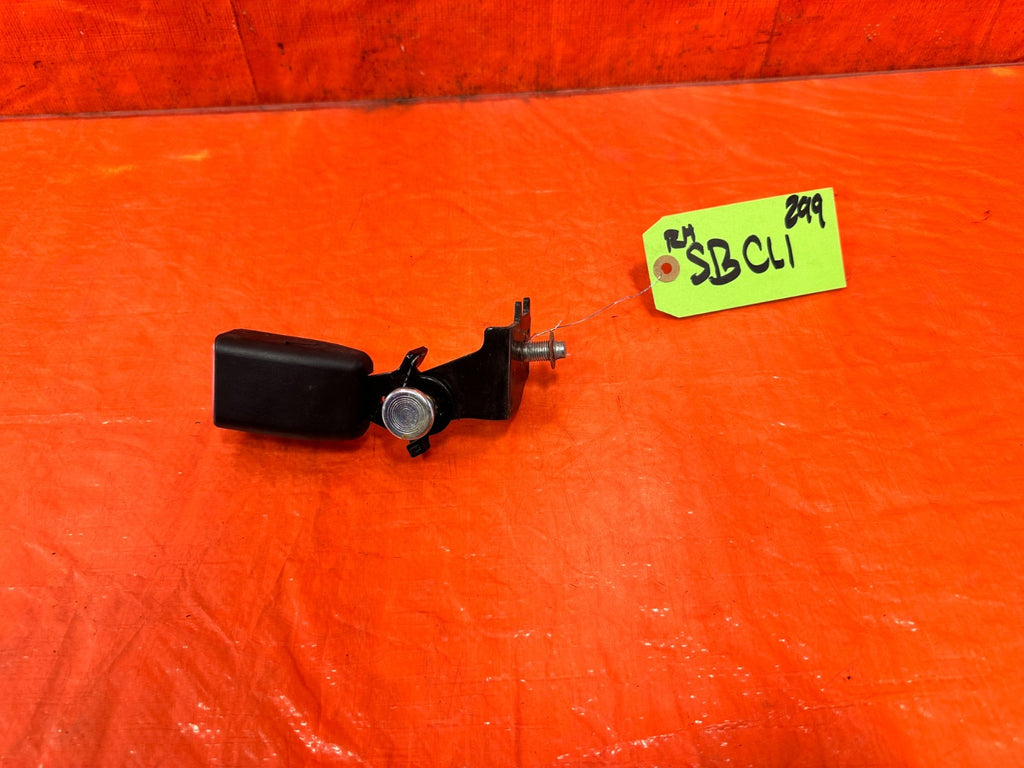 2013 13  HYUNDAI GENESIS COUPE   PASSENGER RIGHT REAR SEAT BELT CLIP   OEM #2990