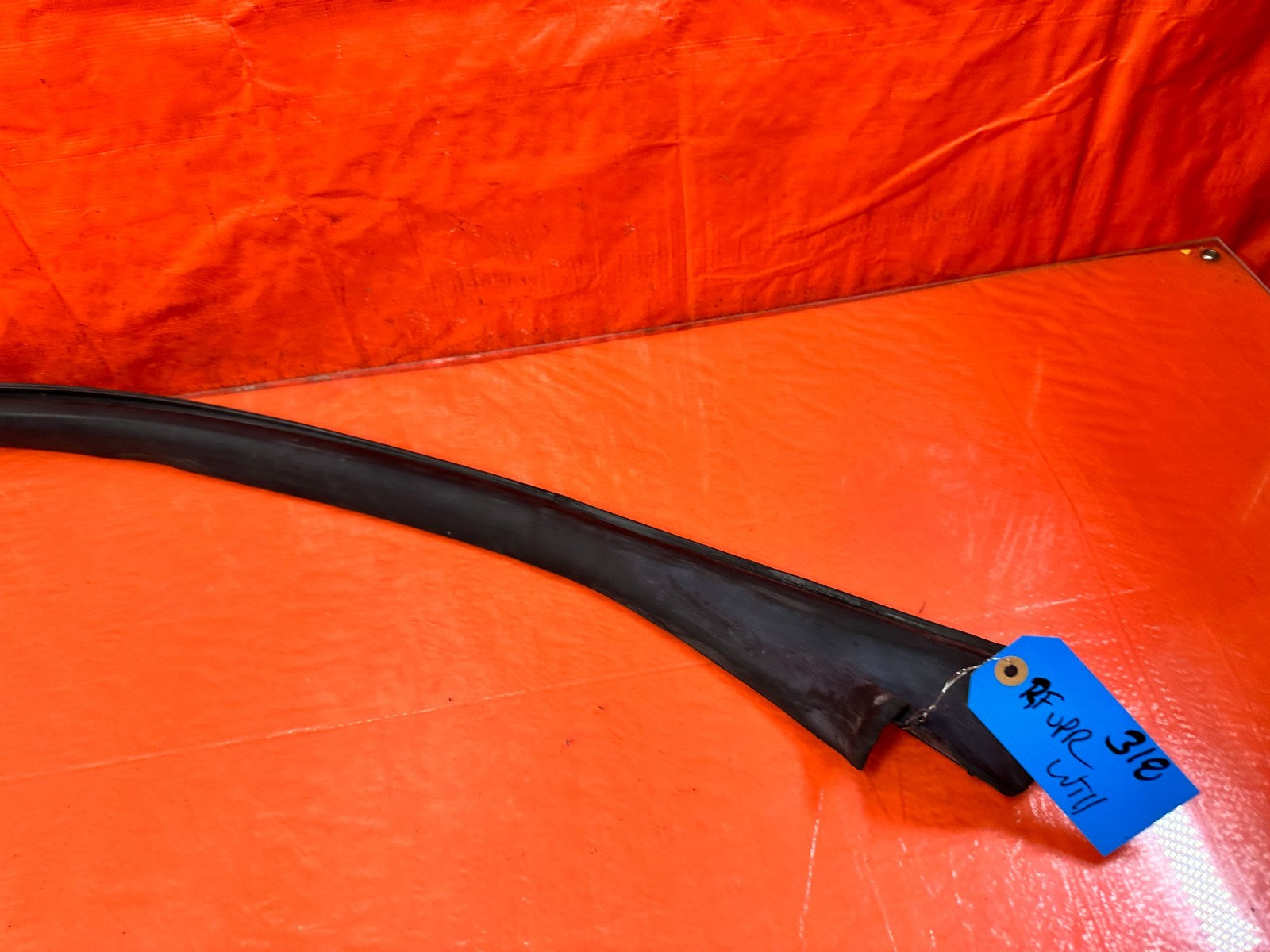 10 16 HYUNDAI GENESIS COUPE   RIGHT DOOR UPPER WEATHER STRIP SEAL OEM #3182