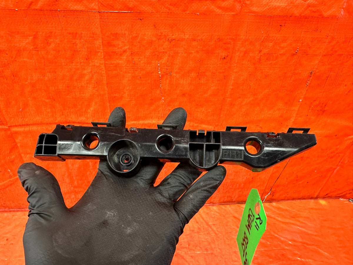 16 24 INFINITI Q50   RIGHT REAR BUMPER BRACKET   OEM 3162