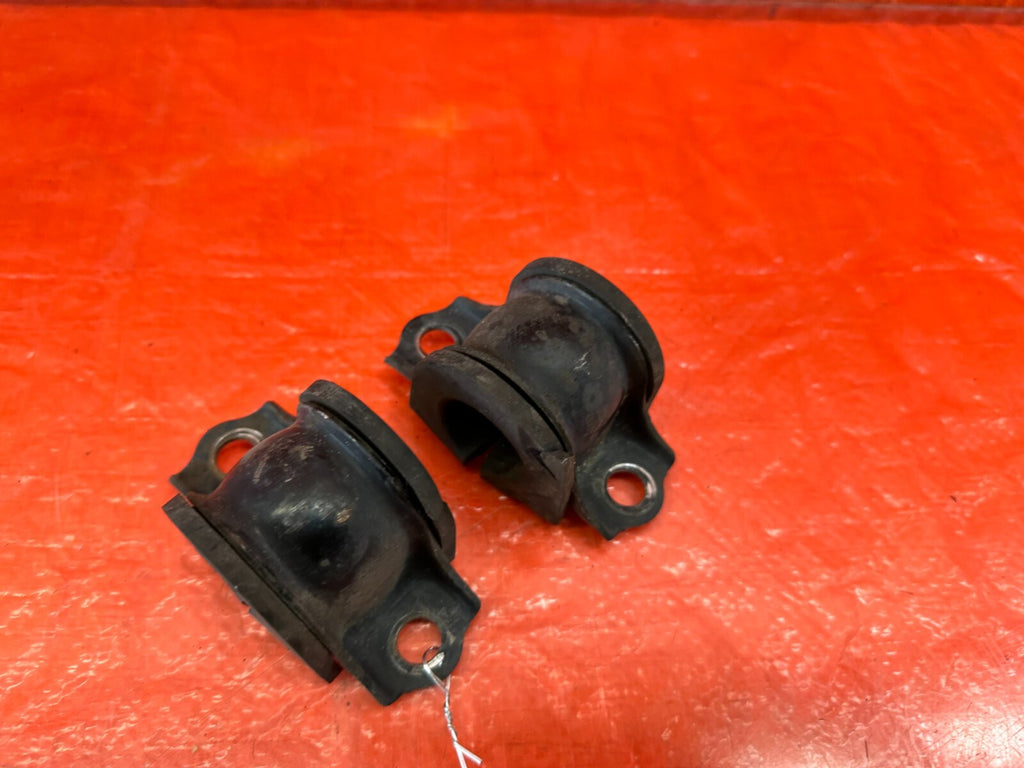 04 07 HONDA S2000   FRONT SWAY STABILIZER BAR BUSHINGS AND BRACKETS   OEM #2245