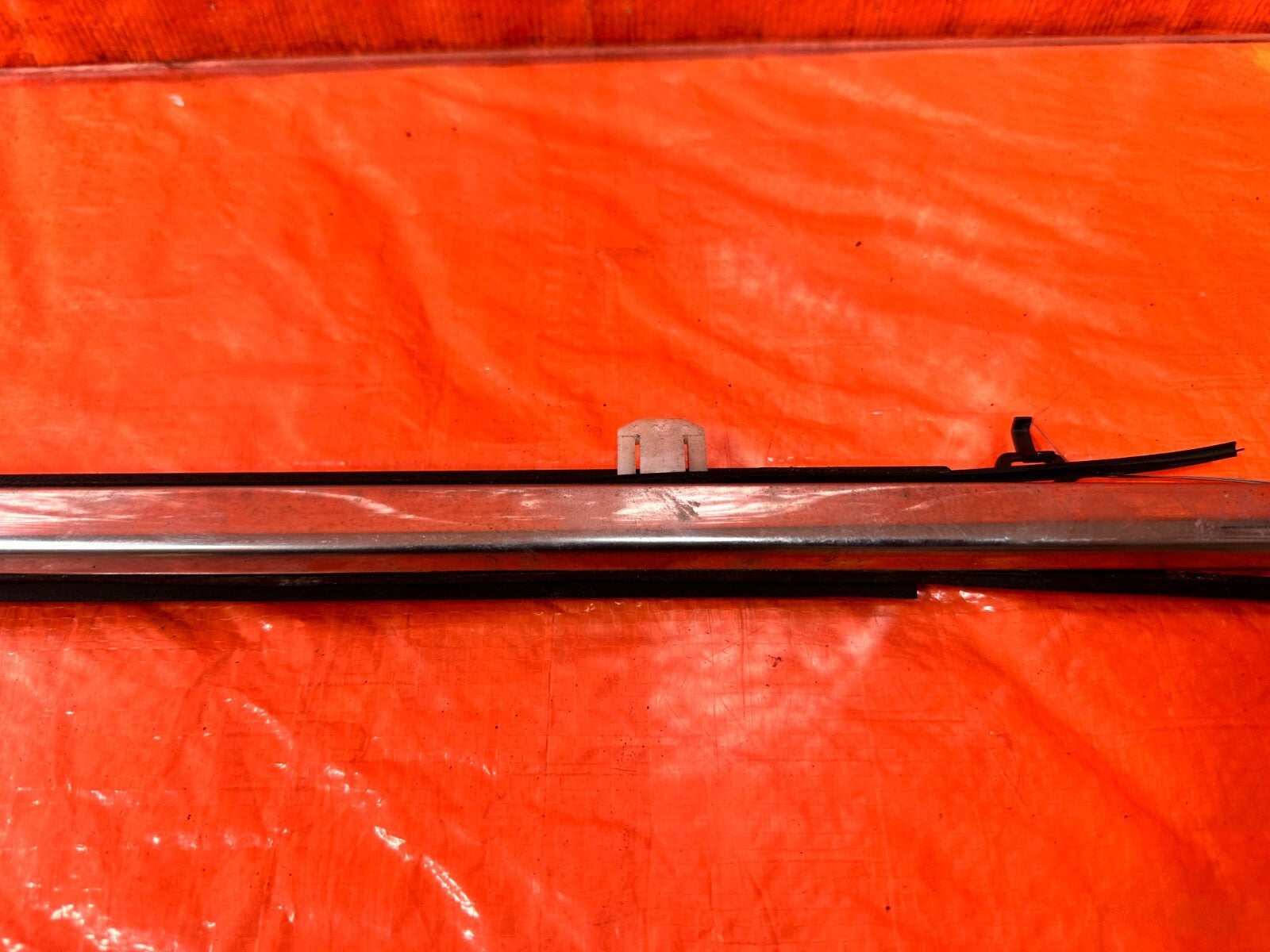 09 14 ACURA TSX   RIGHT FRONT EXTERIOR WINDOW GLASS TRIM BELT MOLDING   OEM #2795