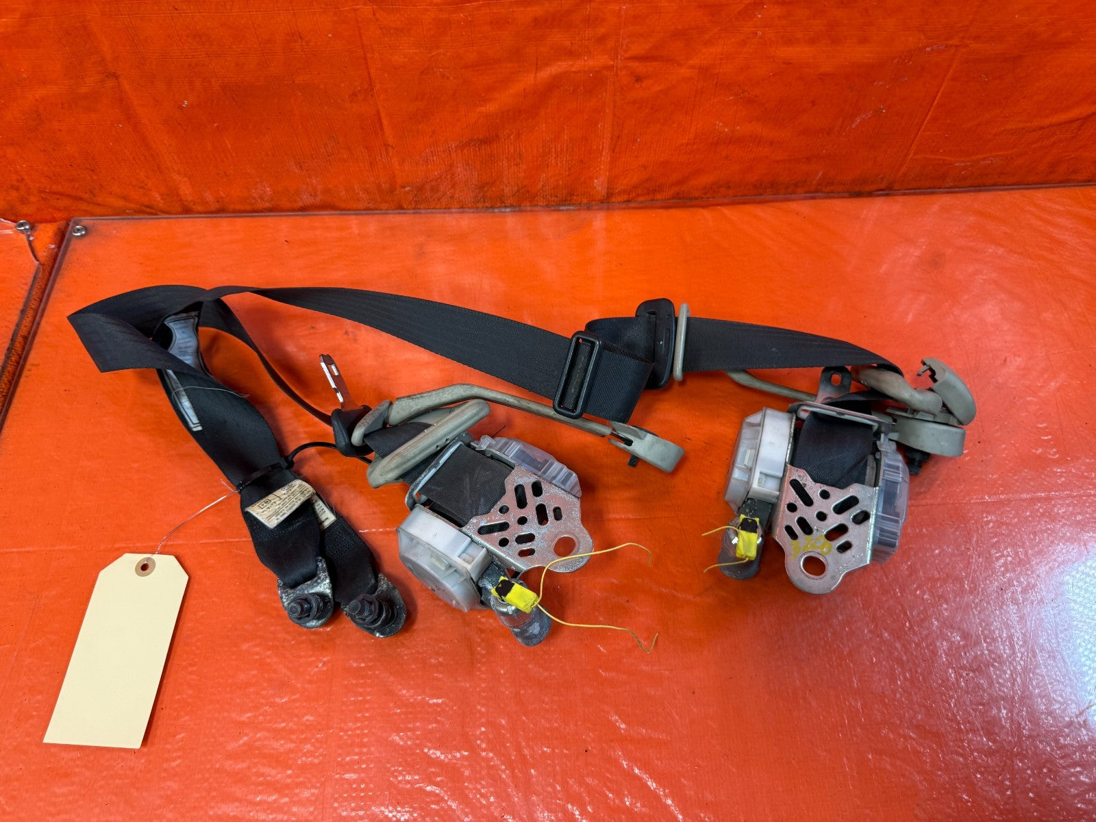 08 13 INFINITI G37 COUPE 2D   LEFT & RIGHT FRONT SEAT BELTS   OEM FACTORY #32811