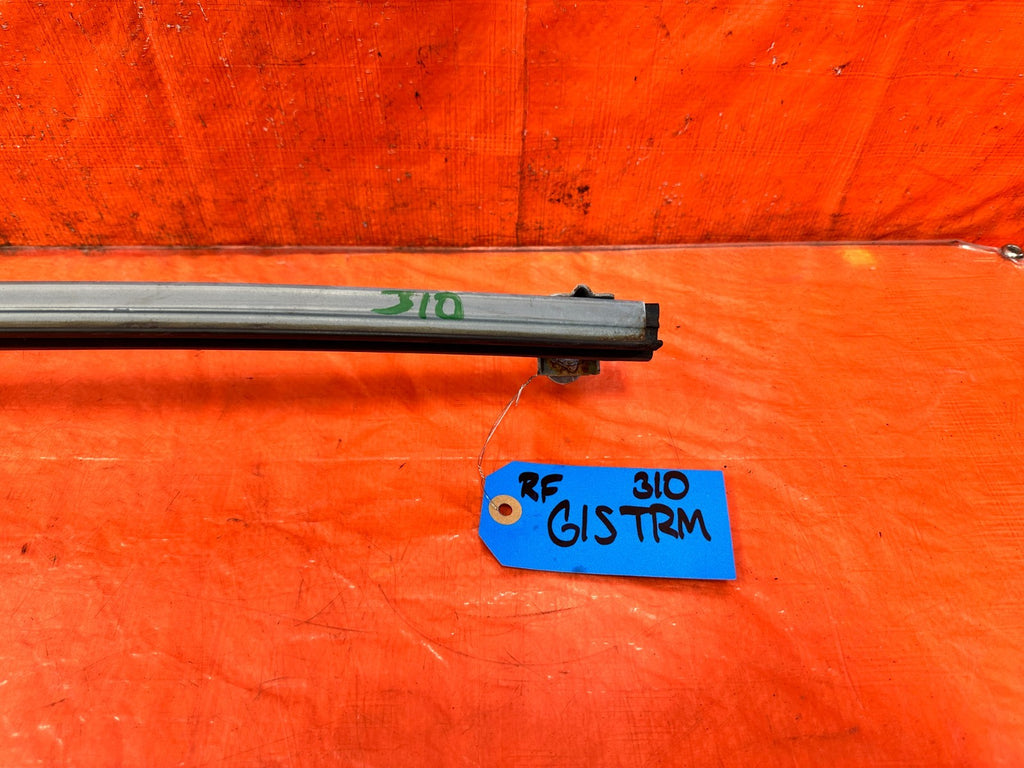 09 15 INFINITI G37 CONVERTIBLE   RIGHT   DOOR SASH GUIDE TRIANGLE OEM 3101