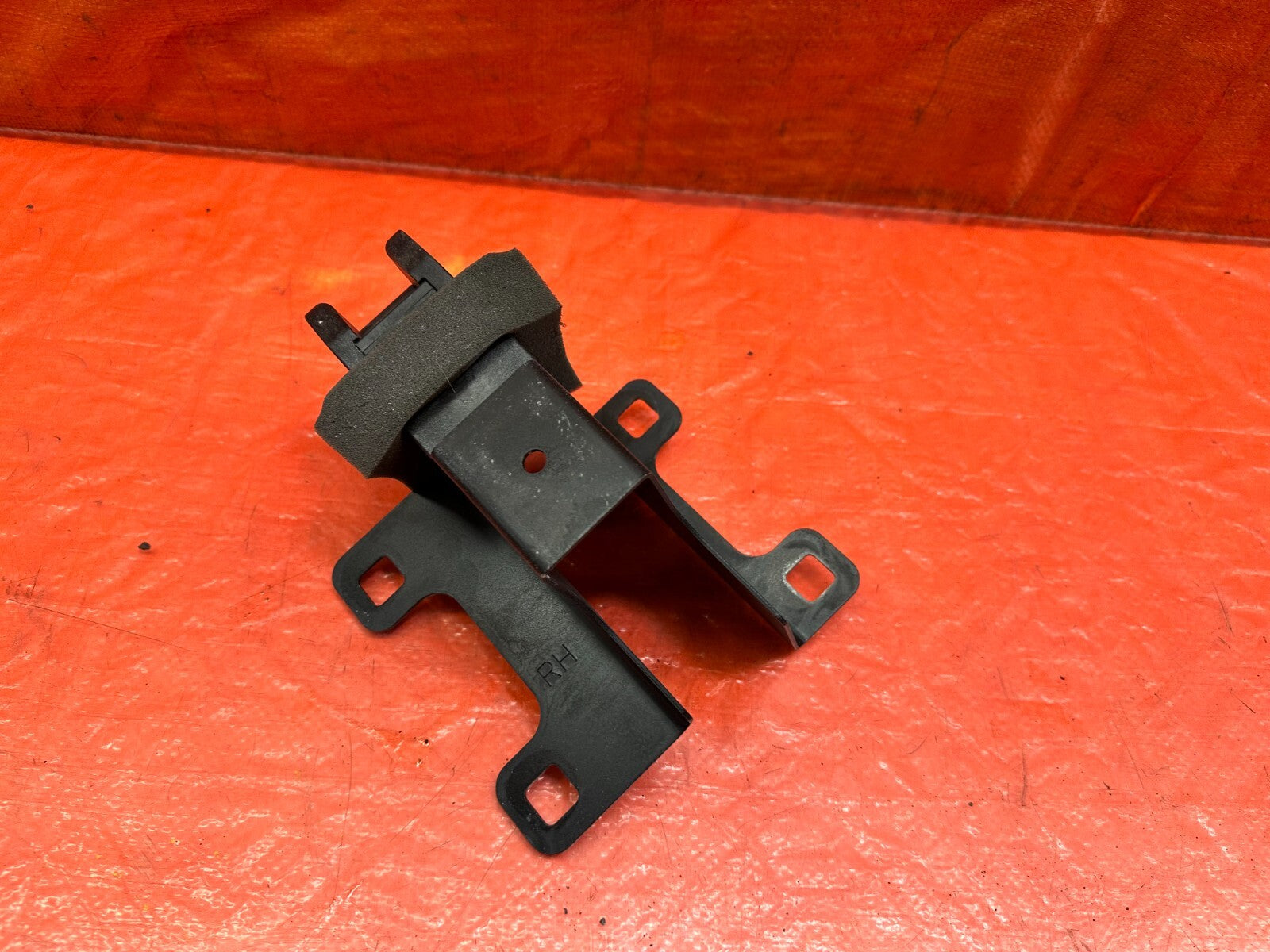 2010 10 INFINITI G37 CONVERTIBLE   RIGHT TOP BRACKET   PART # 97094 JJ50A   #2320