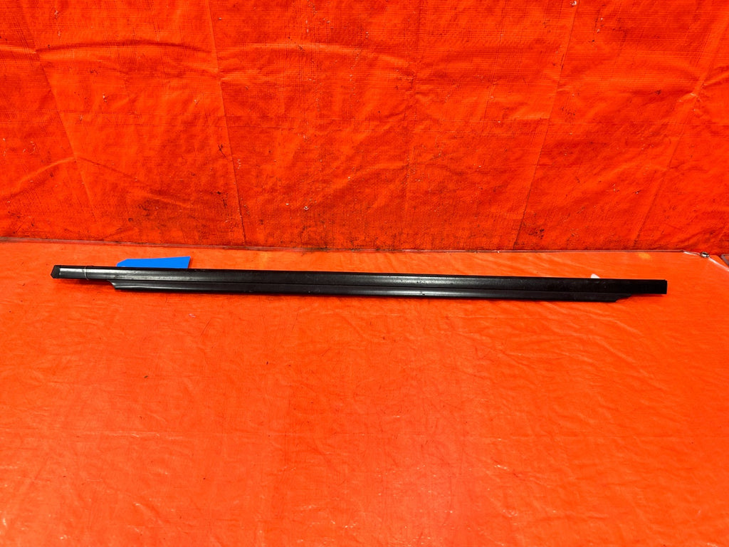 00 09 HONDA S2000   PASSENGER RIGHT FRONT GLASS TRIM DRIP RETAINER   OEM #S2K1