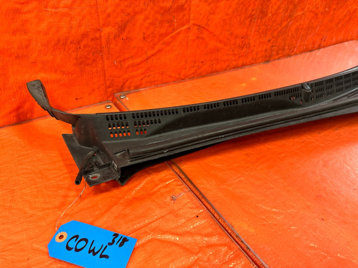 13-16 HYUNDAI GENESIS COUPE - WINDSHIELD WIPER COWL TRIM PLASTIC - OEM 31812