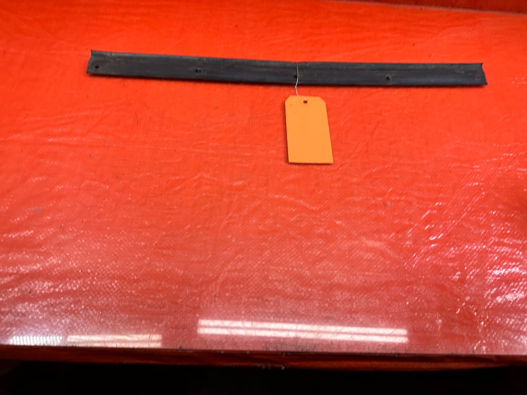 14 16 INFINITI Q50   LEFT / RIGHT   REAR DOOR   LOWER WEATHER TRIM STRIP OEM 2159