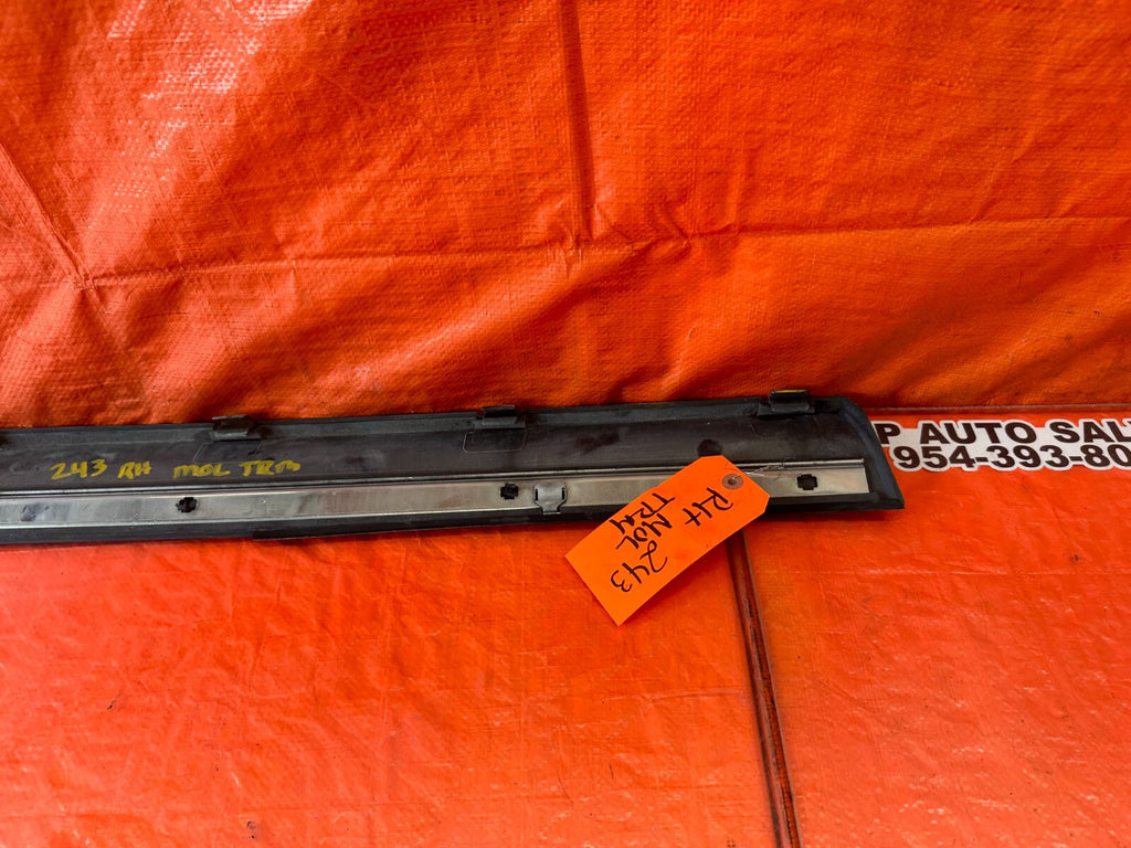 88 89 HONDA CRX   RIGHT   LOWER DOOR MOLDING TRIM INSERT LINER LINING OEM #2439