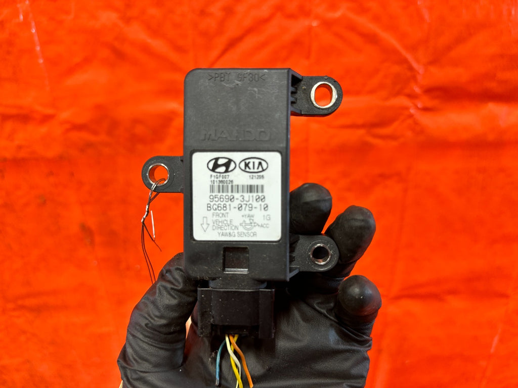 13 16 HYUNDAI GENESIS COUPE   95690 3J100   OEM 3264