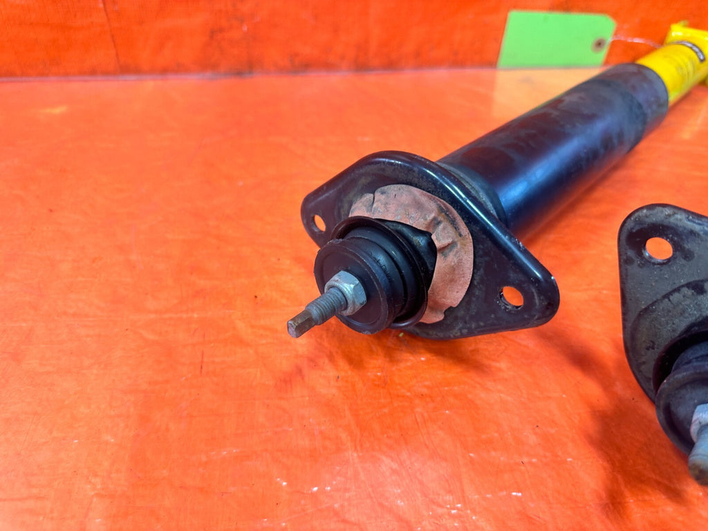 03 07 INFINITI G35 COUPE   W/ BREMBO MODEL   REAR SHOCK ABSORBERS LEFT AND RIGHT4