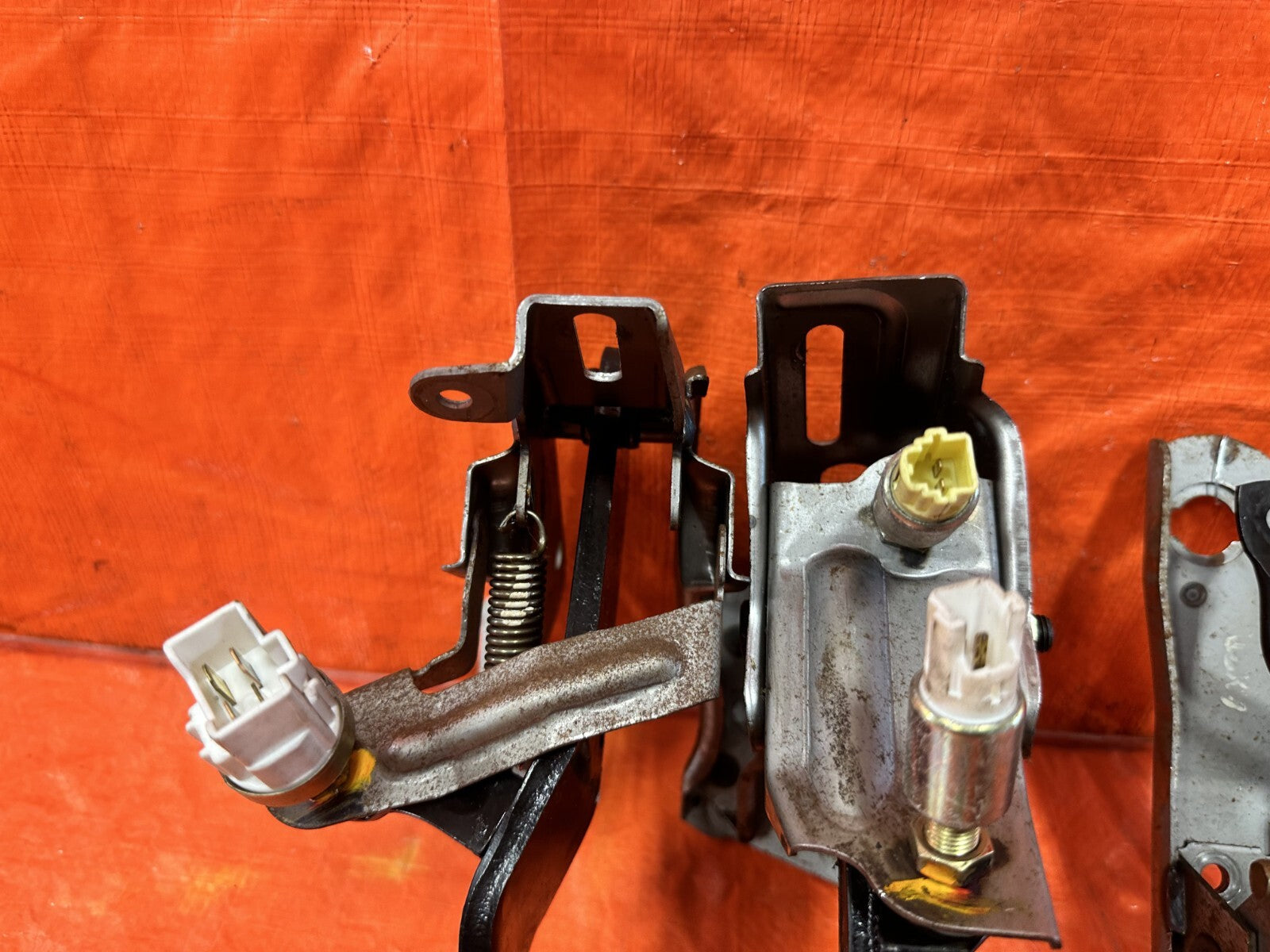 00 05 HONDA S2000   PEDAL SET   GAS BRAKE & CLUTCH PEDALS W ALL SENSORS OEM #2905