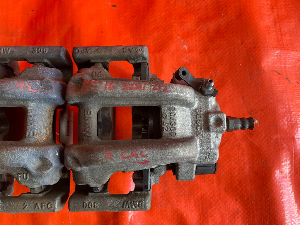 12 16 BMW 328i   BASE 2.0L   REAR BRAKE CALIPER SET   LEFT RIGHT CALIPERS   OEM4