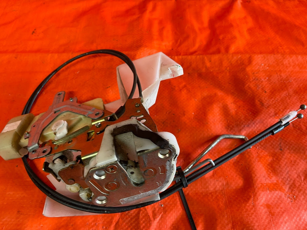 00 05 TOYOTA CELICA   PASSENGER RIGHT DOOR LOCK ACTUATOR   100% COMPLETE   OEM3