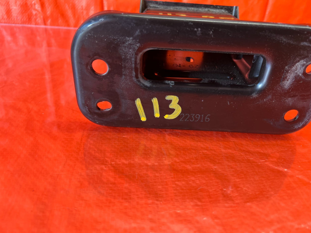 14 20 INFINITI Q50   PASSENGER RIGHT FRONT BUMBER REINFORCEMENT BAR BRACKET OEM6