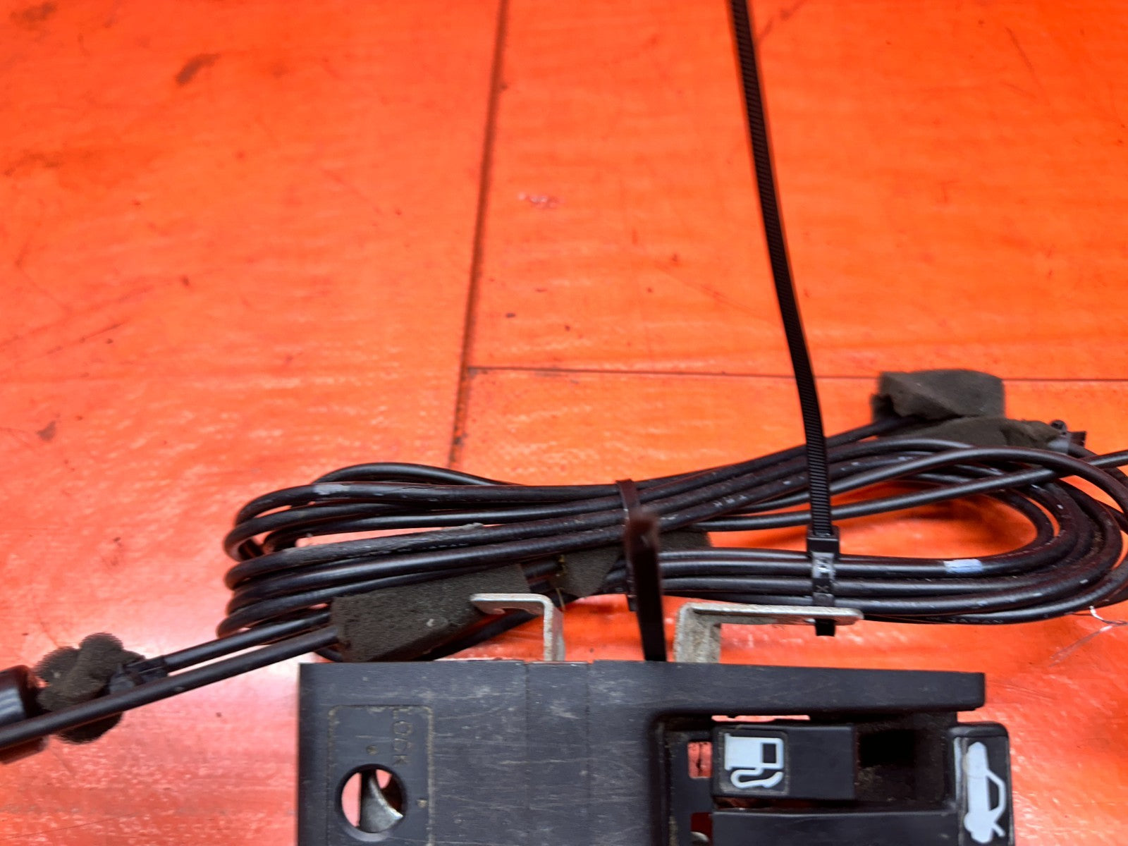 97 01 HONDA PRELUDE 2.2L GAS TRUNK FUEL DOOR PULL RELEASE CABLE LEVER OEM #3369