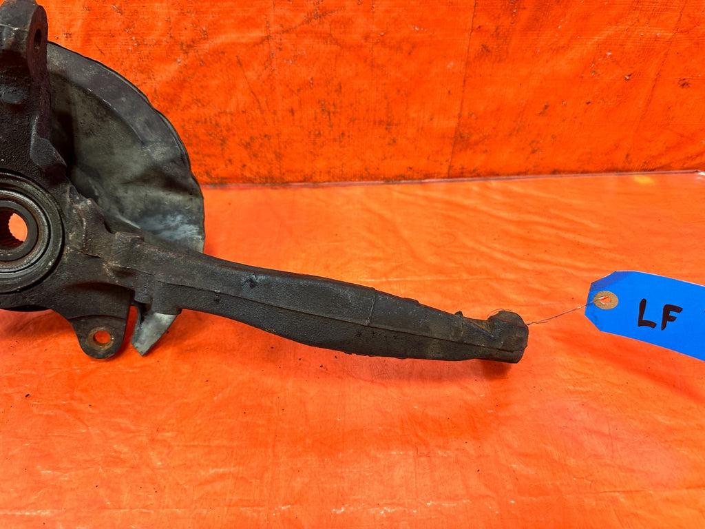 92 95 HONDA CIVIC   EX MODEL   DRIVER LEFT FRONT SPINDLE KNUCKLE HUB   32710