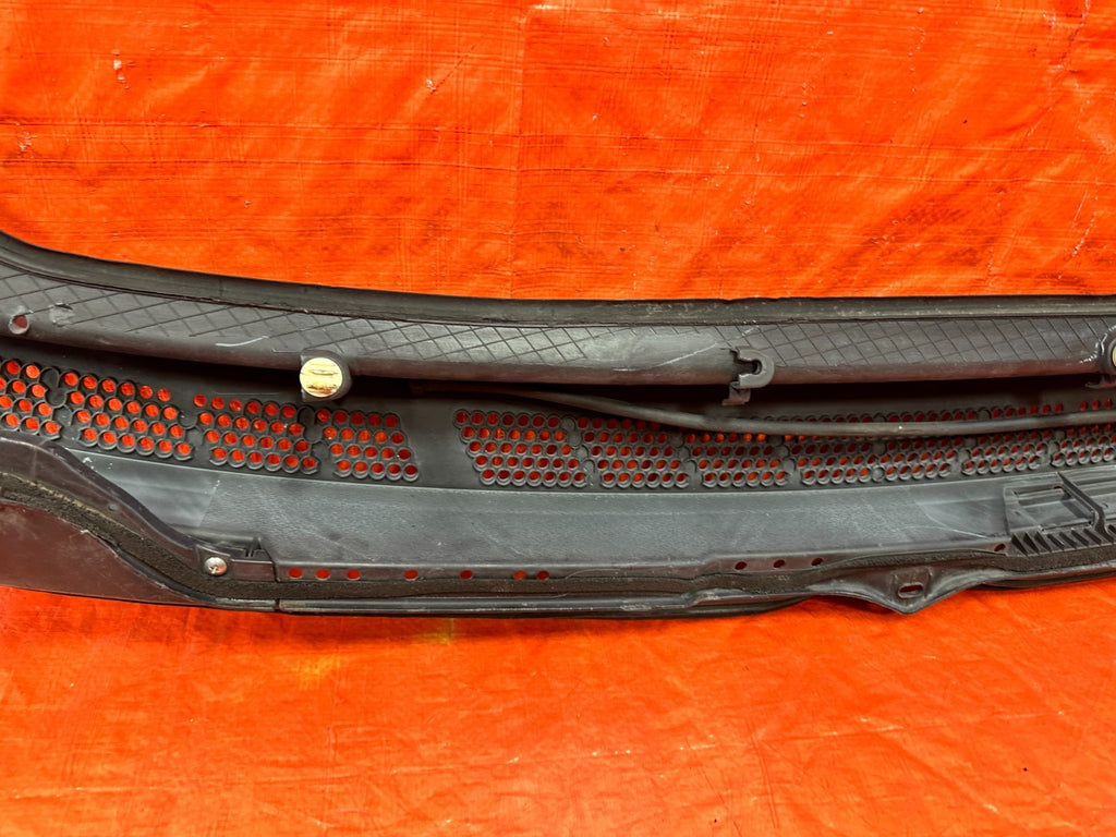 06 11 CIVIC 4D SEDAN   CENTER WINDSHIELD WIPER COWL TRIM PLASTIC OE OEM FLAW 3008